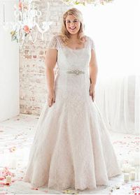 Exquisite Lace Scoop Neckline A-line Plus Size Wedding Dresses With Beadings