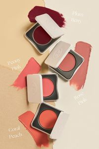 A clean beautyfan fave, 2-in-1 creme blush + lip color that melts seamlessly for a dewy flush. Made with multi-fruit extract: Raspberry + Blackberry + Grape. Works for all skin types. "I love the way this always gives me the right amount of flush." -Jessica Alba, Honest Founder