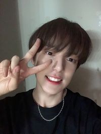 Hourly Minhyuk ☀︎ Fan Account ☀︎ no Twitter: "<🌺> 🤍🤍 Todays theme: Smiles ☺️ #민혁 #MINHYUK #MONSTAX #REASON #BeautifulLiar @OfficialMonstaX https://t.co/YojzlRzqZB" / Twitter