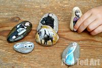 Frozen Story Stones - a simple gift to make for kids, includes free printable