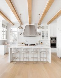 This Sophisticated Hamptons Home Masters Beachy Minimalism Without Going Full-On Nautical- ELLEDecor.com