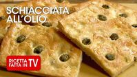SCHIACCIATA ALL'OLIO DI BENEDETTA - FATTO IN CASA PER VOI CON BENEDETTA ROSSI - "Bassa e croccante, dorata e fragrante... la schiacciata all'olio è buonissima e perfetta per aperitivi o buffet: prepariamola con questa ricetta facilissima!". Video di Fatto in Casa per Voi con Benedetta Rossi.