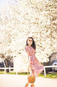 cute & little | dallas petite fashion blog | express floral print ruffle midi dress, bamboo circle bag, chloe glyn espadrille wedges | spring easter outfit