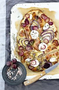 Amazing looking pizza! Almost like food art - loving the way the onions are used too!