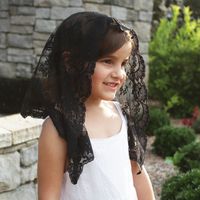A lovely first veil for a young girl in black and white colors.