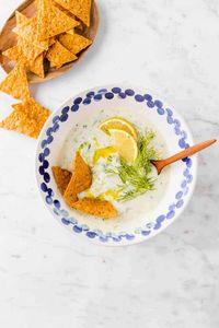 This vegan tzatziki sauce recipe is super easy and quick to make. Plus, you only need a handful of ingredients to make this original Greek dip with cucumber, garlic, and yogurt at home! #tzatziki #recipe #easy #vegan #dips