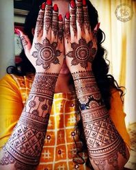 Best mehndi/henna design inspiration for your wedding functions. .#indianwedding #wedding#mehndidesign #mehndiideas#arabicdesign #arabicmehndidesigns#arabicmehndiideas #india#bridalmehndi #indianbride #mehndi#arabic #mehndifunction #henna #trendingbridalmehndi #bridalmehndi #bridalhandmehndiideas #uniquemehndiideas #mehndidesigns #mehndiideas #minimalmehndiideas