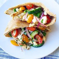 Greek Salad Pita Pockets with Grilled ChickenDelish