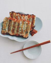 夏はやっぱりビールと餃子!おうち飲みを楽しくする絶品の餃子アレンジ8選 | おうちごはん