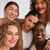 Selena Gomez lança marca de maquiagem “Rare Beauty”
