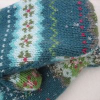 Tutorial-- mittens from old sweaters. Adult style--thumbs not out at side.