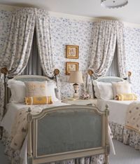 @bennisonny on Instagram: “This fairytale bedroom from @cathykincaidinteriors has Chinese Paper in Mono Blue walling and bed drapes #bennisonfabricsandwallpaper…”