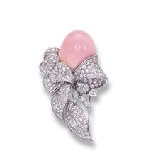 AN ATTRACTIVE CONCH PEARL AND DIAMOND FLORAL CLIP BROOCH, BY BOUCHERON