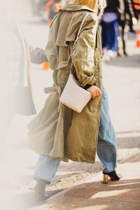 Gabardinas en la semana de la moda de Nueva York, New York fashion week. © Jonathan Daniel Pryce/ @garconjon