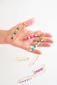 Giant Friendship Pins DIY | Oh Happy Day! | Bloglovin'