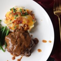 These hamburger steaks have been around in our family for many-many generations! That’s probably what makes them so comforting... Whip-up some gravy, and let these bad boys swim in all the goodness! Cooking doesn’t need to be difficult and labor intensive to be absolutely delicious. Check out my stories to see how it went down! #RazzleDazzleLife ⤵️⤵️⤵️⤵️⤵️⤵️⤵️⤵️⤵️⤵️⤵️⤵️⤵️ Tap that link in the bio for many more amazing recipes!! https://www.razzledazzlelife.com ⤴️⤴️⤴️⤴️⤴️