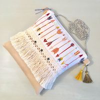 Le chouchou de ma boutique https://www.etsy.com/fr/listing/551686095/pochette-avec-chainette-arrow-suedine