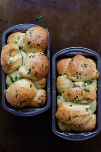 Pull Apart Garlic Bread - homemade pull apart garlic bread recipe that is easy, fool proof and yields the softest and best garlic bread ever | rasamalaysia.com