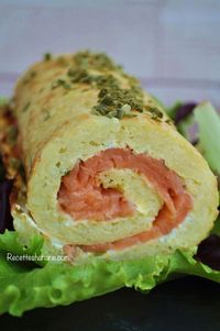 Voici une recette d'été pleine de fraicheur, à servir avec une salade verte, quelques tomates cerises, des morceaux d'avocat, des tranches de concombre.. Il faut: Environ 5 grosses pommes de terre (soit 800g) 3 oeufs Un oignon 2 cuil. à soupe de parmesan...
