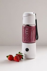 Whip up a smoothie in just 30 seconds with this hand blender by Teami. Cordless design operates portably and recharges via USB.Features. Portable smoothie blender 30 second operation Rechargeable via USB Content + Care. Includes blender, USB port and user guide Borosilicate glass, stainless steel, food-grade silicone, BPA-free plastic, PET Food safe Dishwasher safe Imported Size. Dimensions: 3.38”dia x 10.5”h Weight: 1.63 lbs