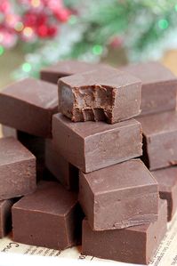 Easy Chocolate Fudge Recipe a perfect holiday treat made of 4 ingredients