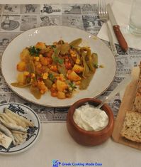 This is an all-purpose Vegetable stew, a regional dish from Ikaria island in the Aegean Sea. Αn amazingly simple, delicious dish w/a great combination of earthy tastes & a kaleidoscope of colors. #μαγειριό #ikarianstew #greekcooking #therecipeoftheday #syntaghthshmeras #keepcooking #Eatgreek #Foodbloggers #greece #greek #greekrecipes #monoxeria #delicious #homecooking #συνταγες #greekcookingmadeeasy #greekfood #lovetocook #greekyoutuber #greekdiet #ελληνικηκουζινα