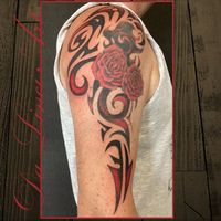 "Het begon bij een cover-up", gemaakt door Linda * Da Linci Art www.dalinciart.nl #dalinciart #tribaltattoo #tattoo #redandblacktattoo #redandblack #tattoos #tribal #tattooforman #coveruptattoo #coverup #swirl #swirltattoo #tattooshop #zwijndrecht