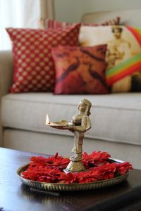 Floating flowers are a no-brainer on any festive occasion. But instead of the traditional urli, why not float flaming red Gerberas in a brass thali and place an idol/statue for added visual interest! Image courtesy, Sruthi Singh