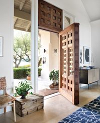 @alchemyfinehome posted to Instagram: First impressions count. A lovely entryway and a warm welcome is step one to being a great host. Design by @lauren_nelson_design Photo: @bessfriday #entrywaydecor #warmwelcome #welcomehome #entryinspo #luxuryhome #warmtones #inpsohome #modernhome #modernfarmhouse #farmhousedecor #farmhousestyle #entrywaygoals #houseporn #luxuryhouse #countrylivingmag #vintagefinds #bghhome #southernliving #californialiving #californiastyle #neutraldecor #alchemyfinehom
