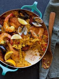 Traditional Paella Valenciana Recipe. #recipes #spanish #food #cooking #rice #paella #valenciana #paellavalenciana
