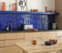 Laissez vous inspirez de nos façades en bois chêne. Avec des idées cuisine bois, cuisine ouverte avec ilot ou des idées de rangement cuisine.