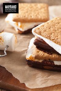 Amenez le plaisir de l’été chez vous pendant les mois froids avec des s’mores ! L’appareil à raclette est parfait pour préparer ces desserts fondants et délicieux. 😍 Il suffit de cuire vos sandwichs de biscuits Graham, chocolat et guimauves dans les coupelles. Bon appétit ! https://loom.ly/LnjQqf8