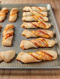 These 4 ingredient Ham and Cheese Twists are so easy and a tasty combo of a sandwich and a breadstick! Just 102 calories or 3 Weight Watchers SmartPoints.
