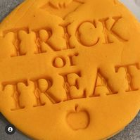 Celebrity parents are hosting VIP teepee sleepover parties at their homes for their kids. Check out the blog post to see how Kimberley Walsh hosted a spooktakular ‘Halloween’ themed party for her sons. This is one of eight celebrity sleepover parties featured.