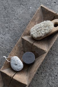 This zero-waste kitchen bar is wonderful for your dishes and your hands alike. It will not dry out your skin as it is created with natural oils and is cold pressed using the finest ingredients. We suggest pairing the bar with our soap dish for a beautiful and sustainable alternative to plastic dish soap bottles. HANDM