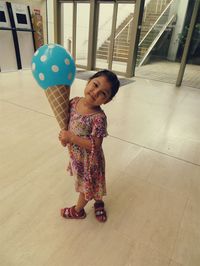 Cute idea: ice-cream balloons.