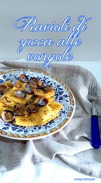 RAVIOLI DI ZUCCA ALLE VONGOLE #food #giallozafferano #foodblogger #provarepercredere #loscrignodelbuongusto #foodies #foodblog #ricetta #passionecucina #foodphotography #foodlover #food #idea #pesce #ravioli #zucca #primopiatto #vongole #venerdipesce