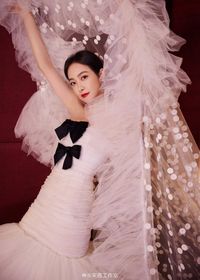 cdrama tweetsさんはTwitterを使っています: 「#VictoriaSong in two looks for Harper’s Bazaar Icons Night More - https://t.co/1IhuK6fV4T #songqian https://t.co/7X4wixqo2M」 / Twitter