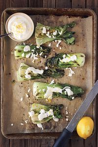 Roasted Baby Bok Choy with Lemon Garlic Cashew Cream // @tastyyummies // www.tasty-yummies.com