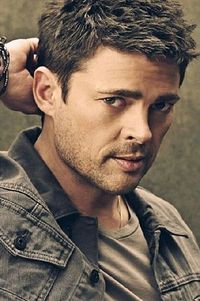 Karl Urban good looking & hilarious as Bones in new Star Treks