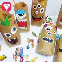 Wir zeigen Dir hier, wie Du mit unserer Vorlage, etwas Kleber und Papiertüten kinderleicht schrecklich schöne Monster Geschenktüten basteln kannst.