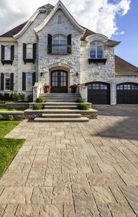 This walkway design is inspired by our Blu 80 Slate paver. Our best-selling Blu 60 Slate patio slab mimics the look of natural slate stone. Available in multiple colors and sizes, this product adds a classic and timeless touch to any outdoor space. From patios to walkways, our Blu Slate’s rugged texture and traditional look complement any pedestrian friendly environment. Check out our website to shop the look!