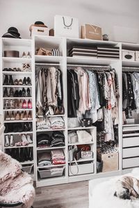 Einen begehbaren Kleiderschrank planen : so habe ich mein Ankleidezimmer eingerichtet Julies Dresscode Fashion & Lifestyle Blog | Ankleidezimmer planen | #kleiderschrank #ankleidezimmer #begehbarerkleiderschrank #fashionblog #modeblog #modetipps #einrichtungstipps #lifestyle