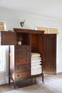 Smart ideas for organizing your linens and keeping extra cozy layers accessible for family and guests.