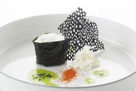 Een overheerlijke zeeduivel in een jasje van zeewier met bieslookolie, die maak je met dit recept. Smakelijk!
