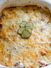This Low Carb, Keto Reuben Casserole combines all the wonderful elements of a Reuben sandwich except the bread. And trust me, you won't even realize it's not there. All the flavors and textures combine perfectly into a creamy, cheesy, hot and bubbly bowl of tasty low carb goodness. (Thirty-one grams of fat and fewer than 5 net carbs per serving!) #keto #lowcarb #lchf #farmsteadchic | www.farmsteadchic.com