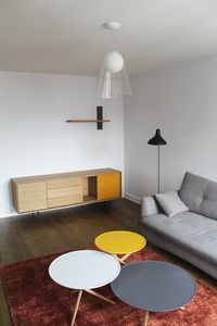 le.nid AI - projet Gambetta 75 - reconfiguration et réaménagement d'un appartement - Coin salon, meuble Trekku, suspension
