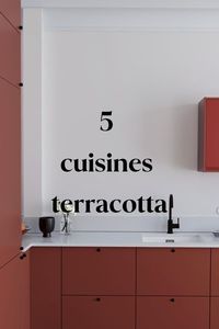 5 inspirations de cuisines terracotta pour réveiller votre intérieur et révéler votre créativité. Parfois proche du rouge vif, parfois tirant sur le orange, le terracotta se fait multiple. Pour plus d'inspiration, abonnez-vous à notre board "cuisine" ou rendez-vous sur notre site. 5 Terracotta Kitchens to discover