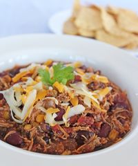 Super Healthy Crockpot Chicken Chili. Low calorie, low fat, plenty of protein and fiber to keep you full