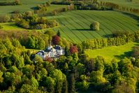 Surrounded by a 180 hectare estate with century-old trees, lakes and walking paths park is the elegant Schlosshotel Burg Schlitz in the heart of the Mecklenburg region. This award-winning five-star hotel offers a spa, gourmet cuisine and spacious rooms.